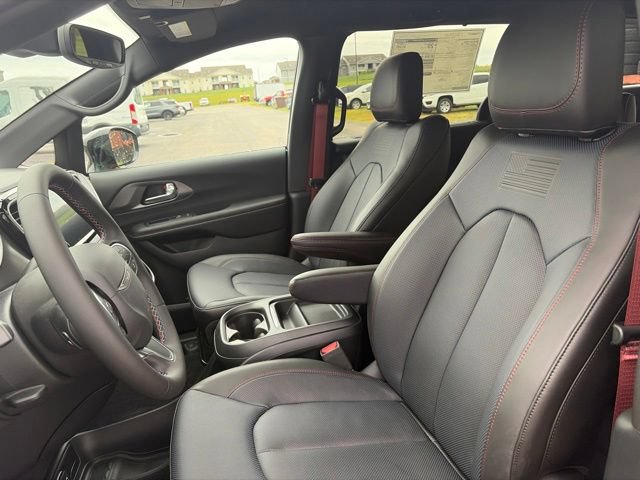 New 2027 Chrysler Pacifica Select AWD/4WD image 12
