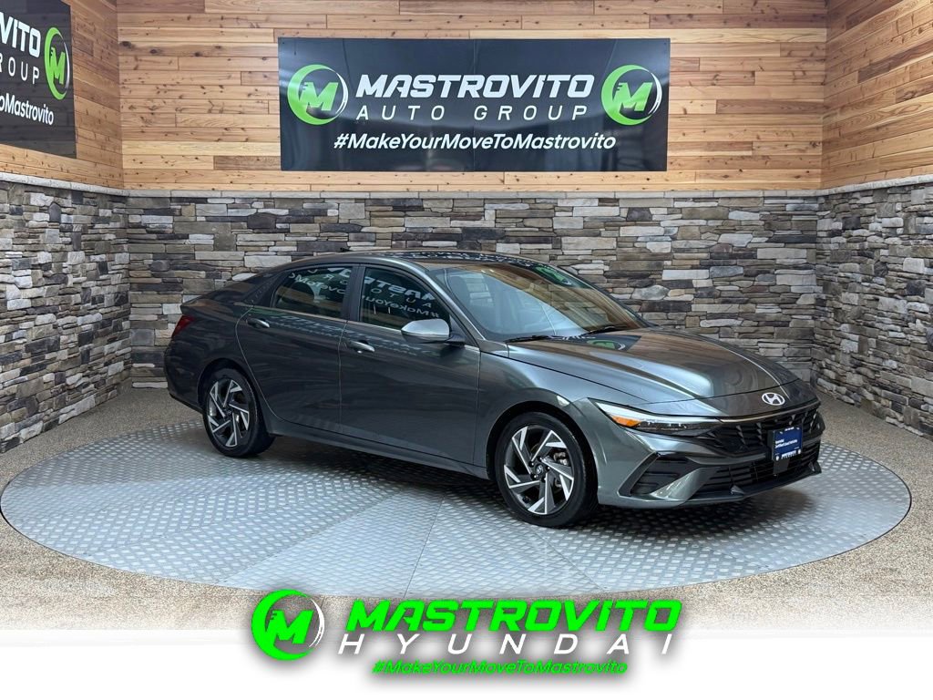 Used 2024 Hyundai Elantra SEL w/ Convenience Package image 1