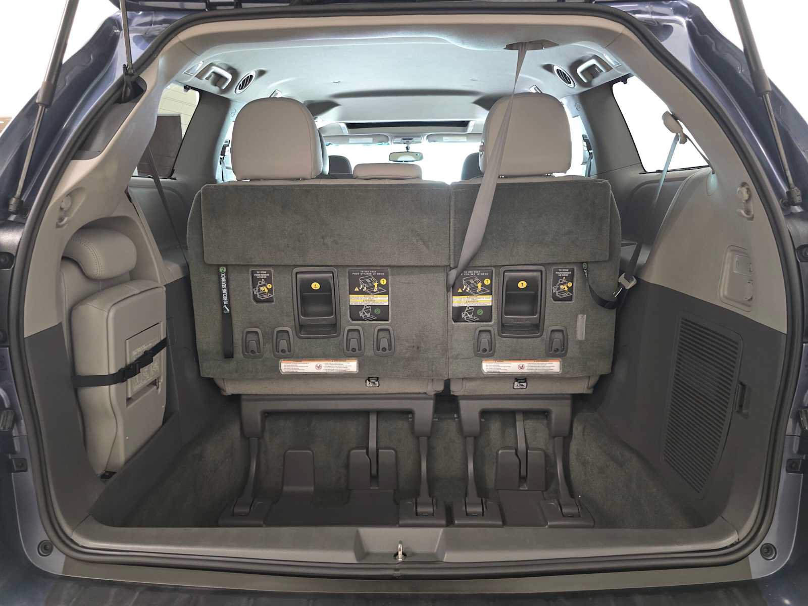 Used 2017 Toyota Sienna XLE FWD image 30