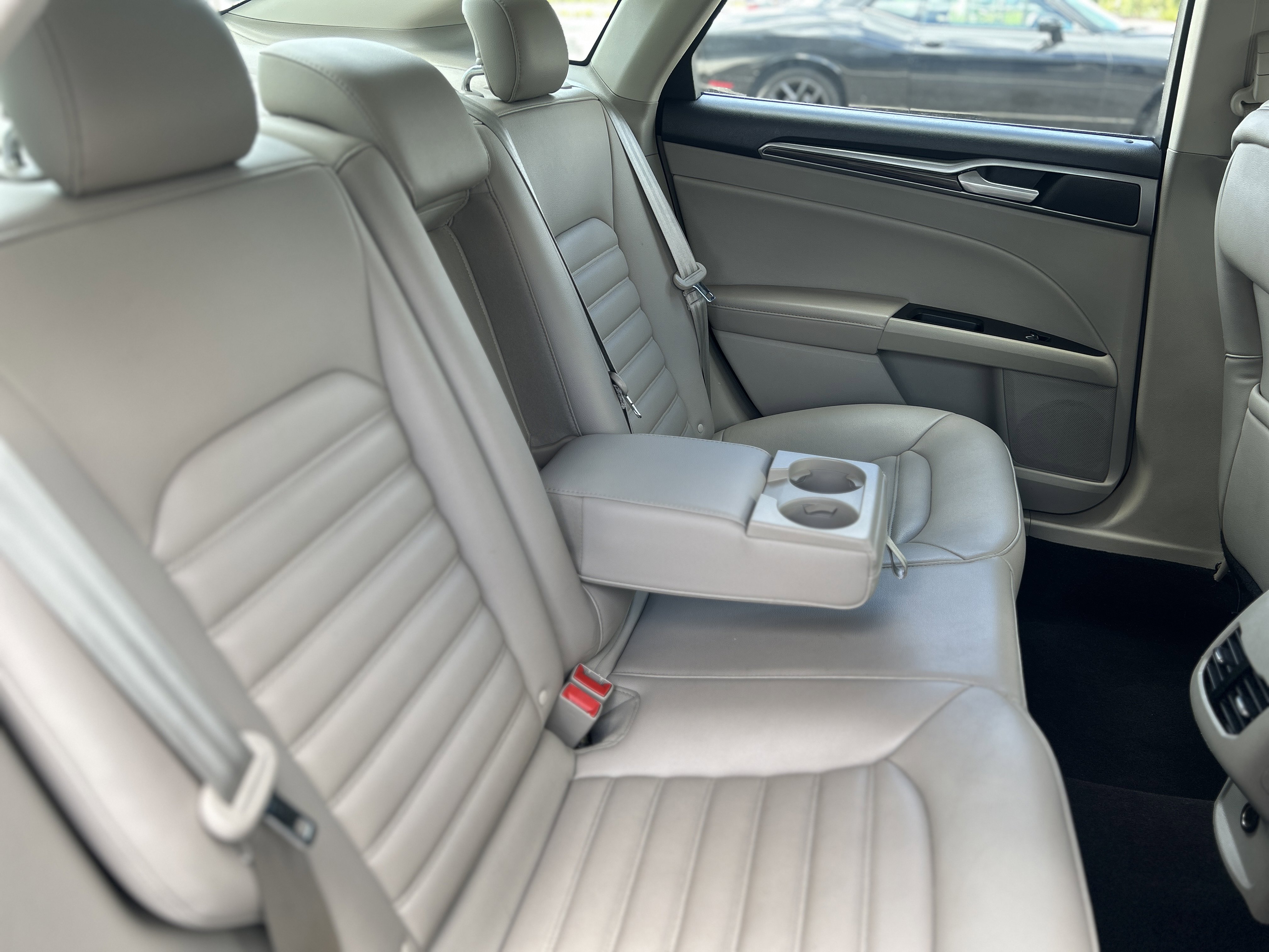 Used 2019 Ford Fusion SEL FWD image 36