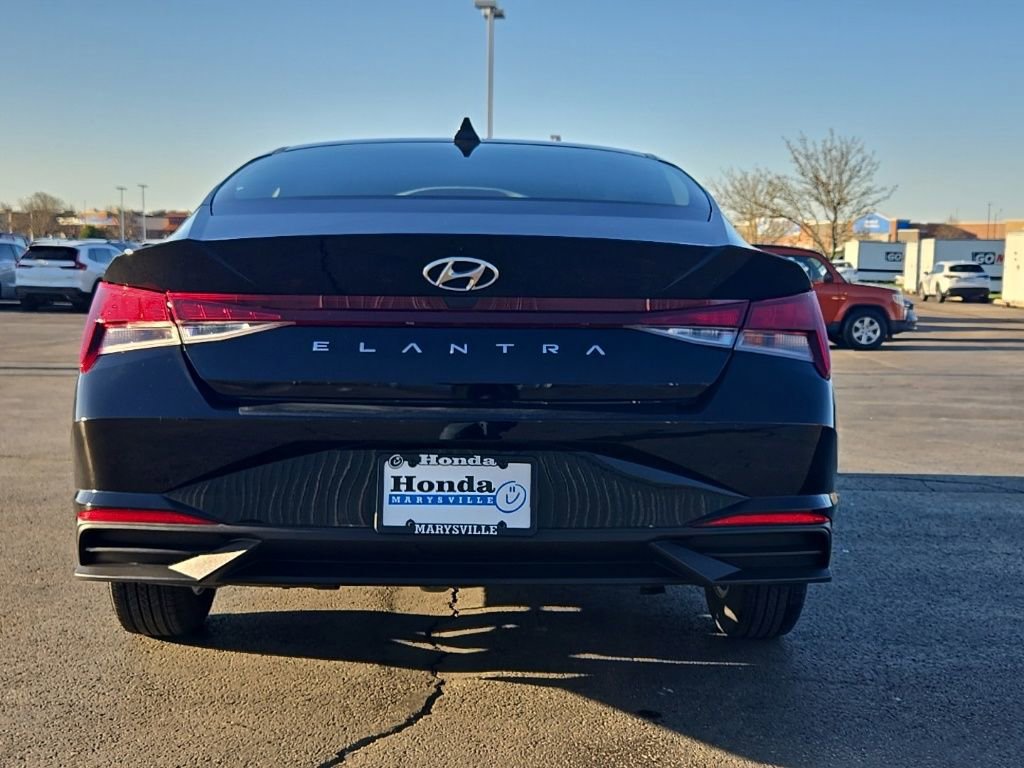 Used 2022 Hyundai Elantra SE image 6