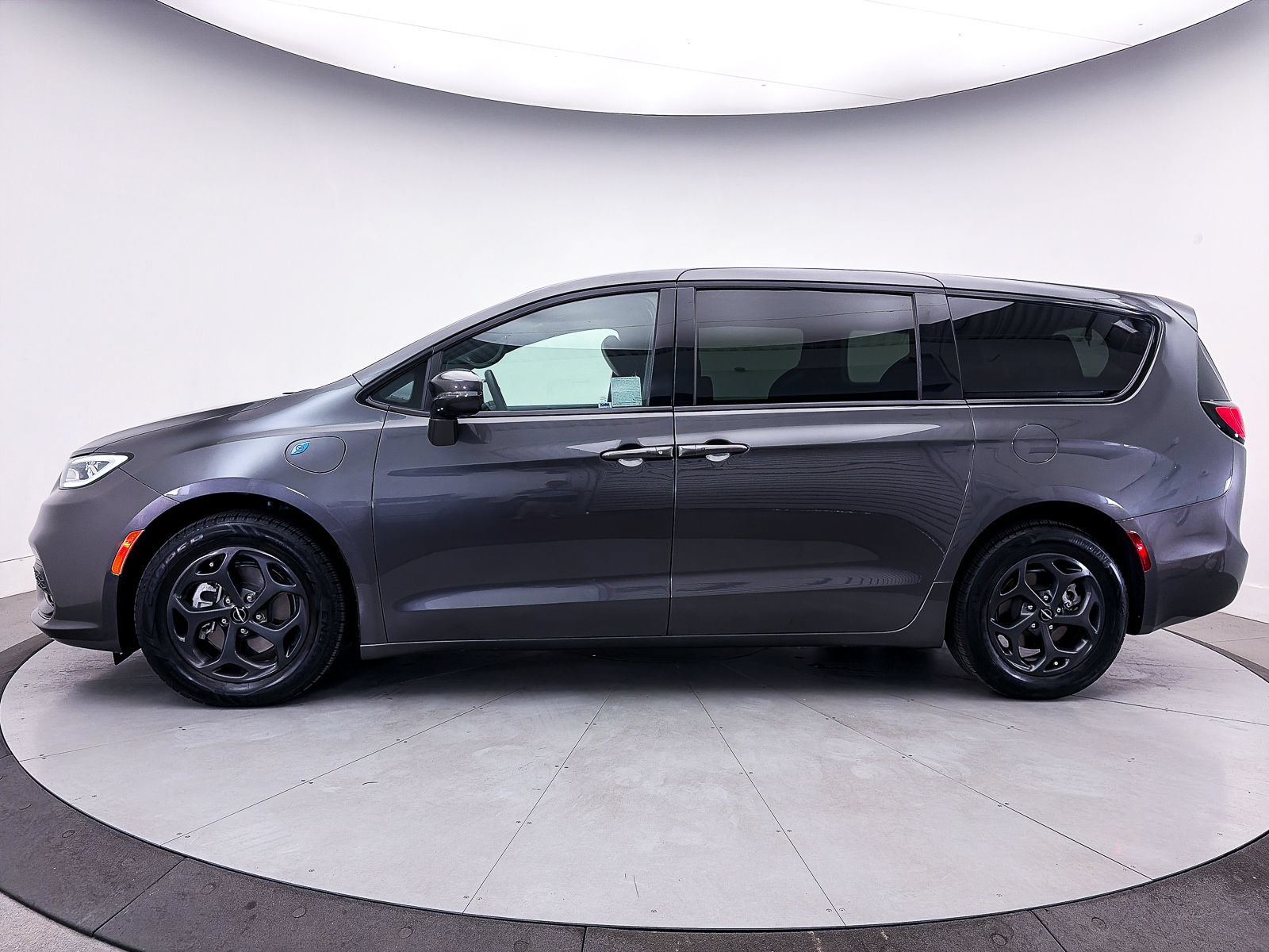 Used 2022 Chrysler Pacifica Touring-L w/ S Appearance Package FWD image 38