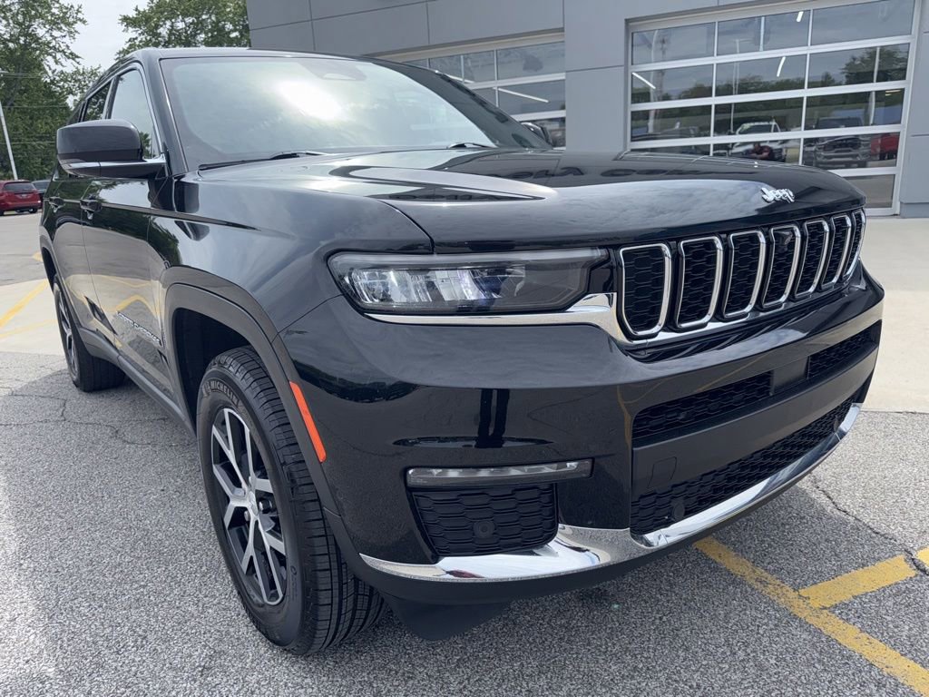 Used 2023 Jeep Grand Cherokee L Limited w/ Luxury Tech Group II AWD/4WD image 14