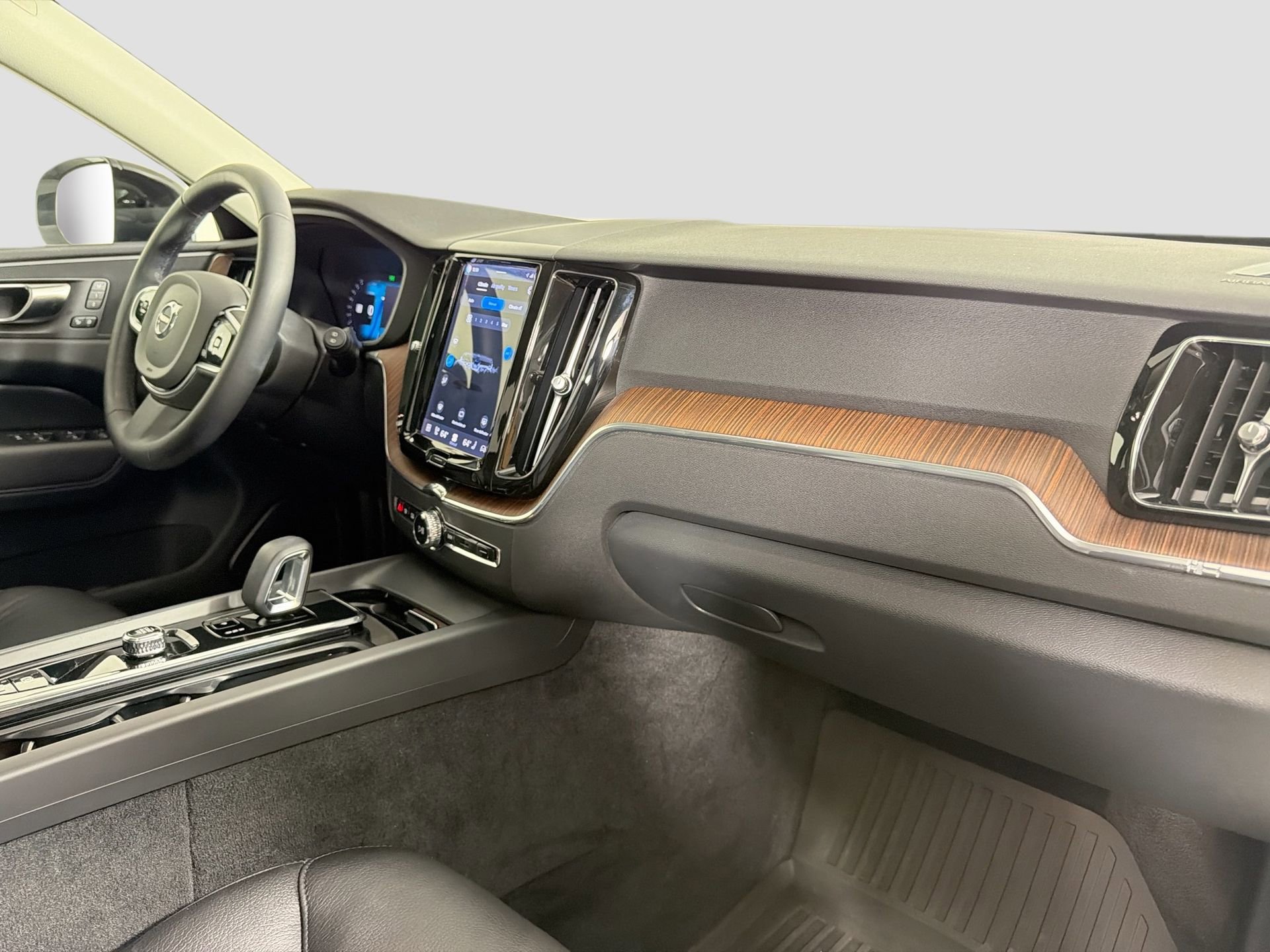 Certified 2023 Volvo XC60 B5 Plus w/ Climate Package AWD/4WD image 27
