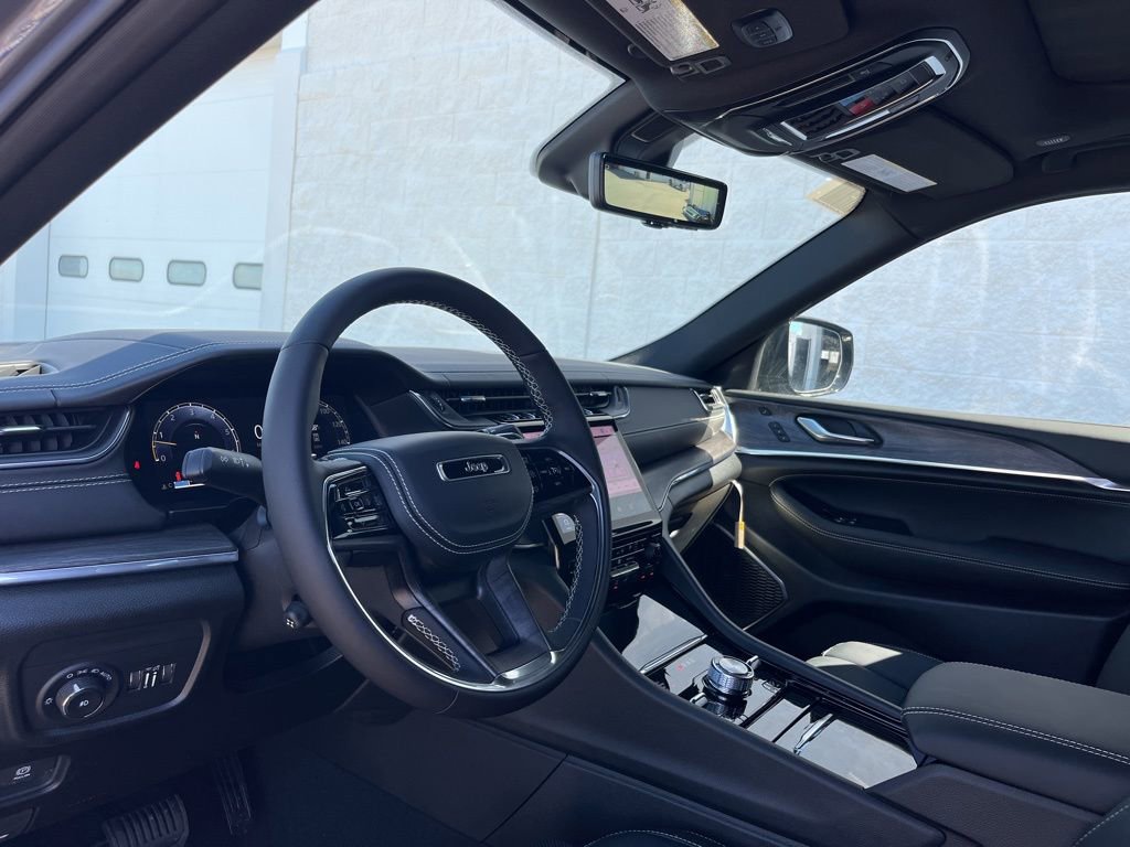 New 2025 Jeep Grand Cherokee Overland w/ Luxury Tech Group IV image 11