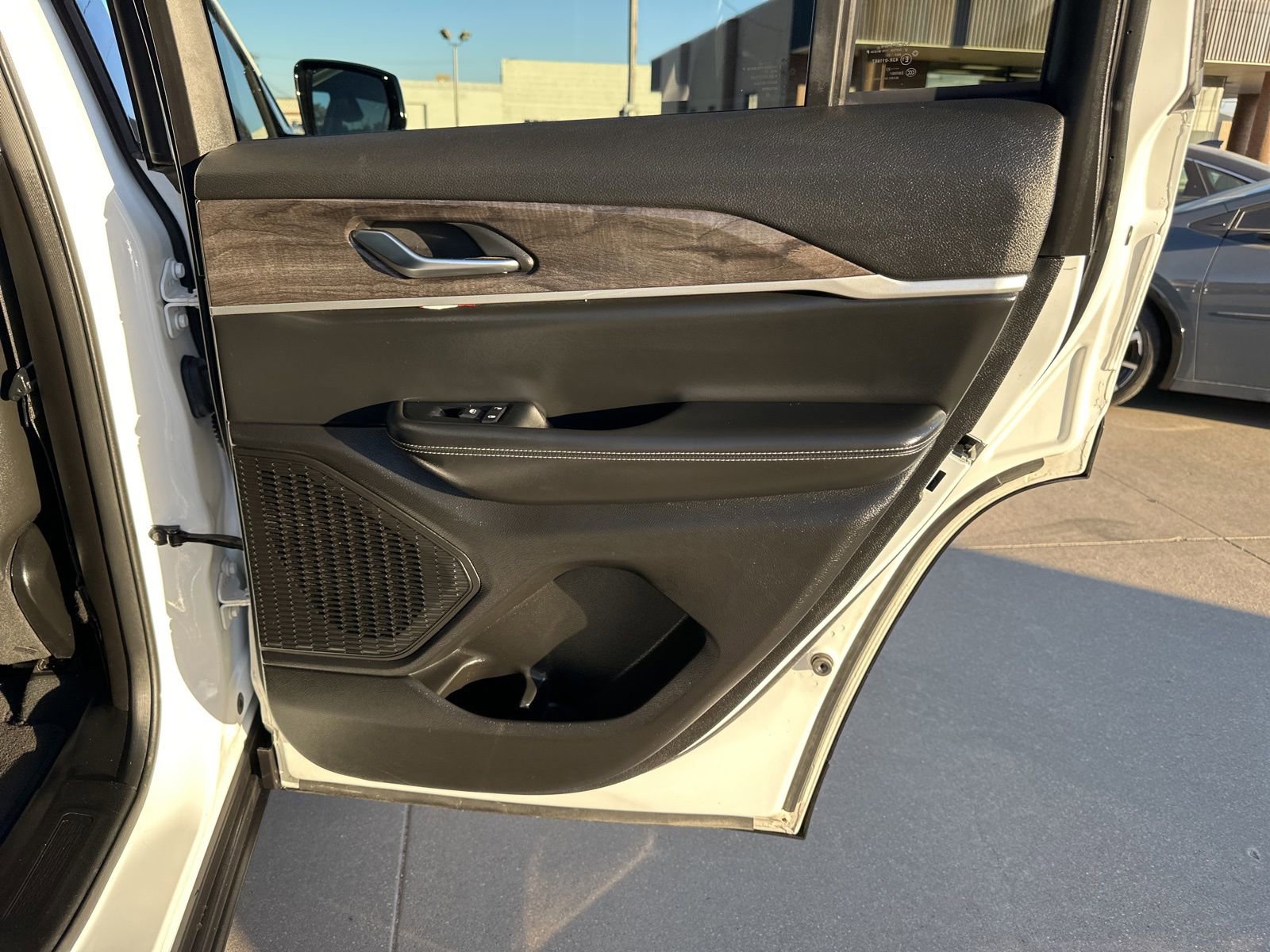 Used 2023 Jeep Grand Cherokee Limited image 18