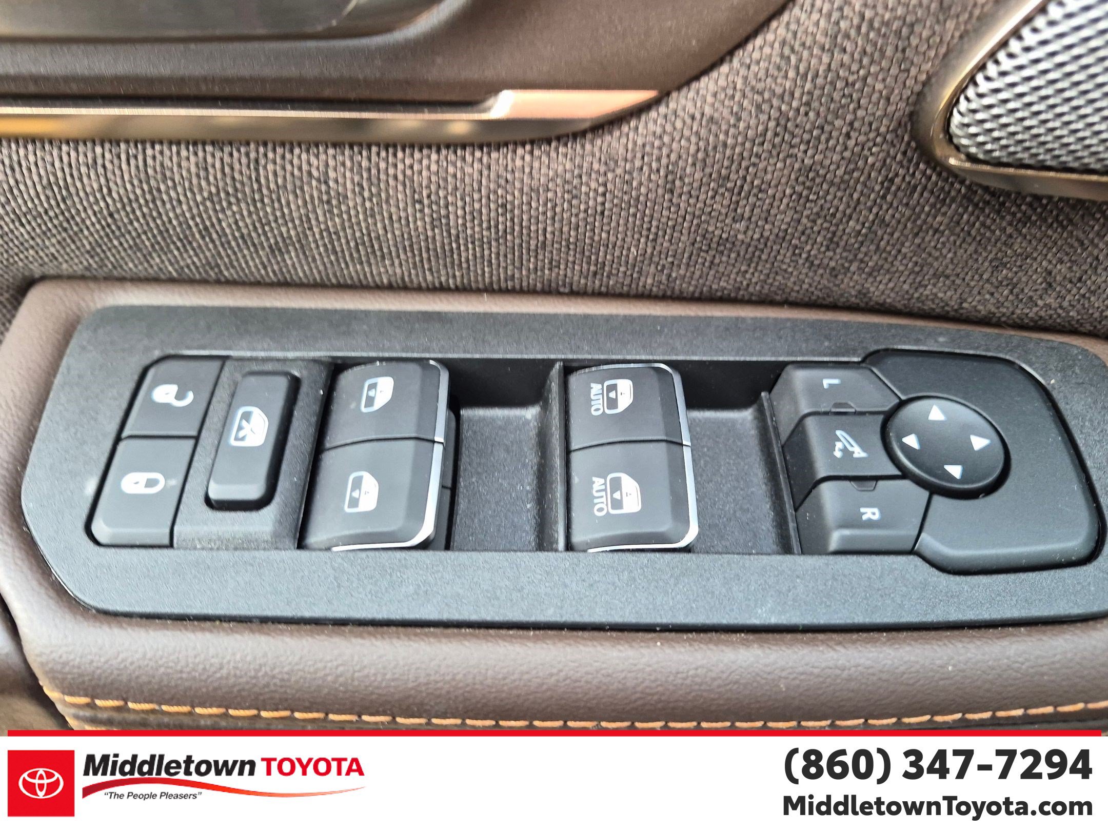 Used 2025 RAM 1500 Limited w/ Off Road Group AWD/4WD image 12