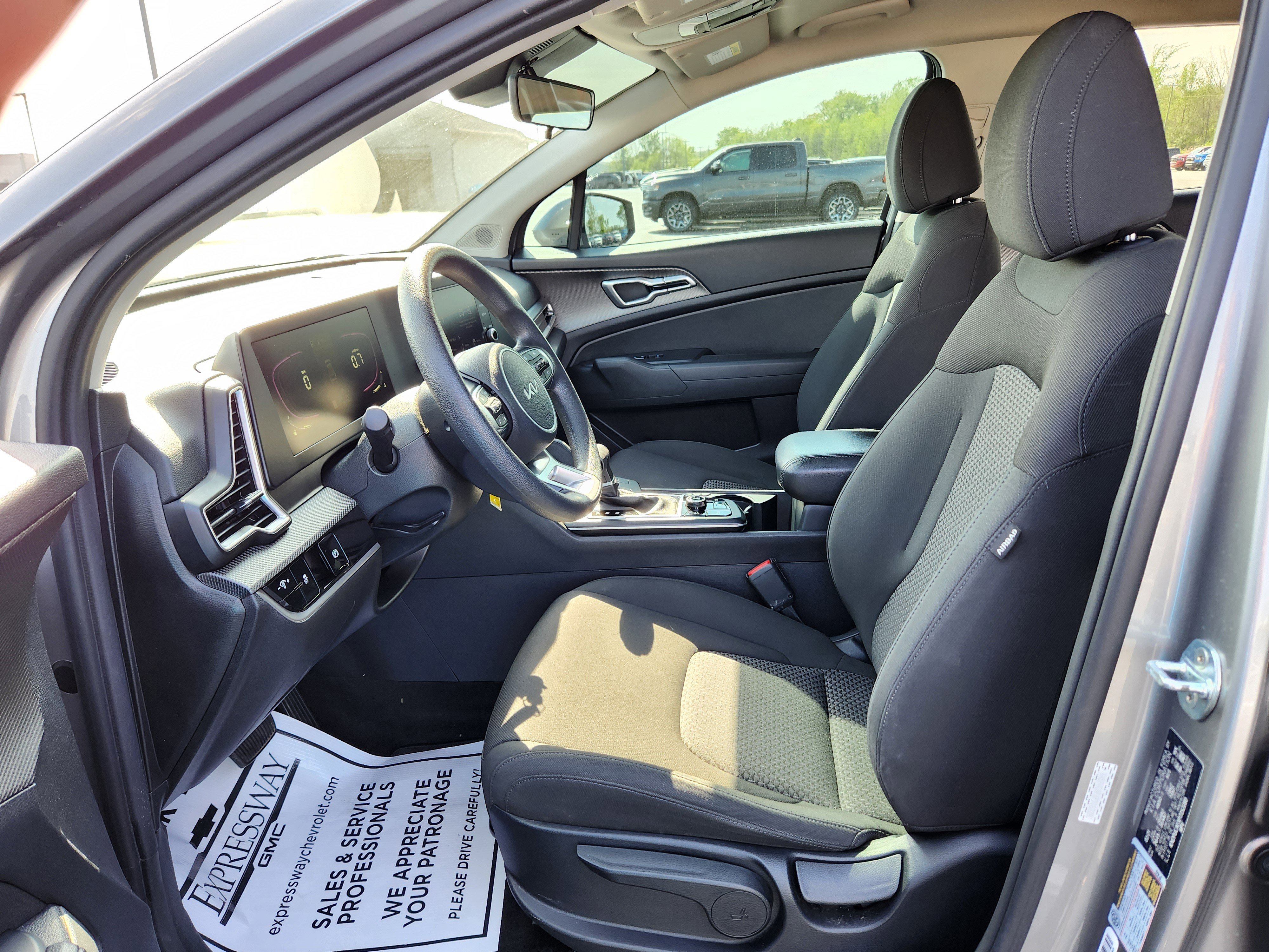 Used 2023 Kia Sportage LX AWD/4WD image 12