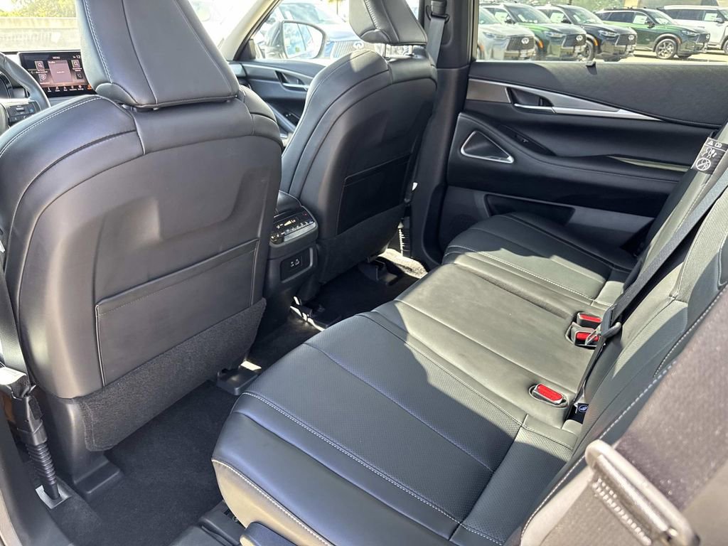 Certified 2025 INFINITI QX60 Luxe image 12
