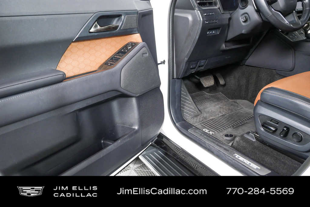 Used 2024 Lexus GX 550 w/ Accessory Package (2T) AWD/4WD image 8
