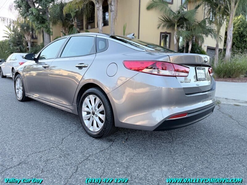 Used 2018 Kia Optima LX w/ 17" Alloy Wheels Package FWD image 6