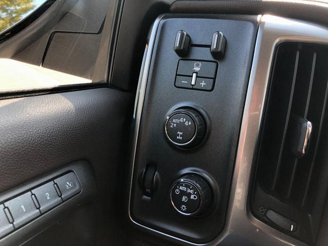 Used 2017 Chevrolet Silverado 1500 LTZ Z71 image 17