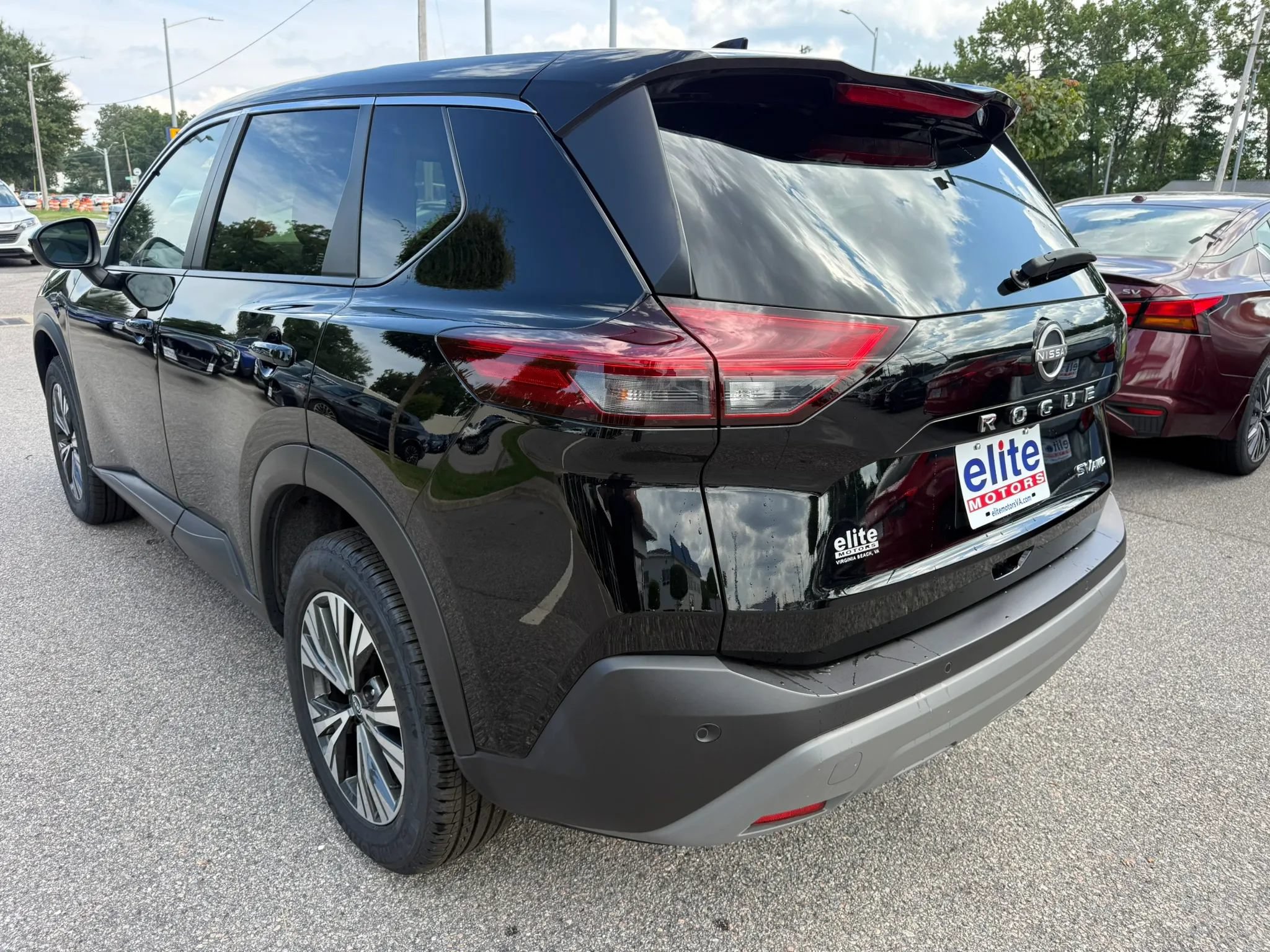 Used 2023 Nissan Rogue SV AWD/4WD image 5