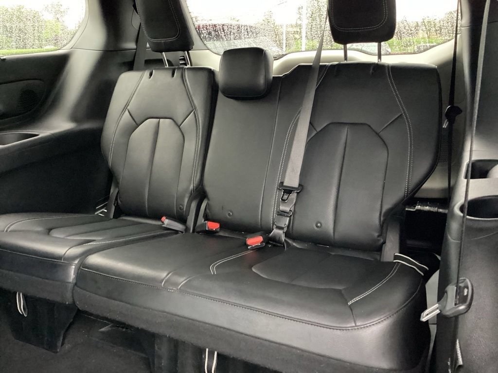 Used 2018 Chrysler Pacifica Touring-L Plus w/ S Appearance Package FWD image 16