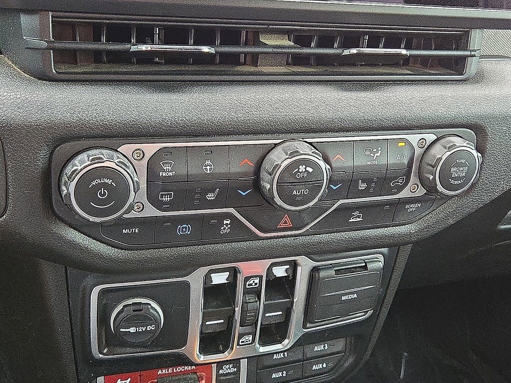Used 2024 Jeep Wrangler Unlimited AWD/4WD image 28