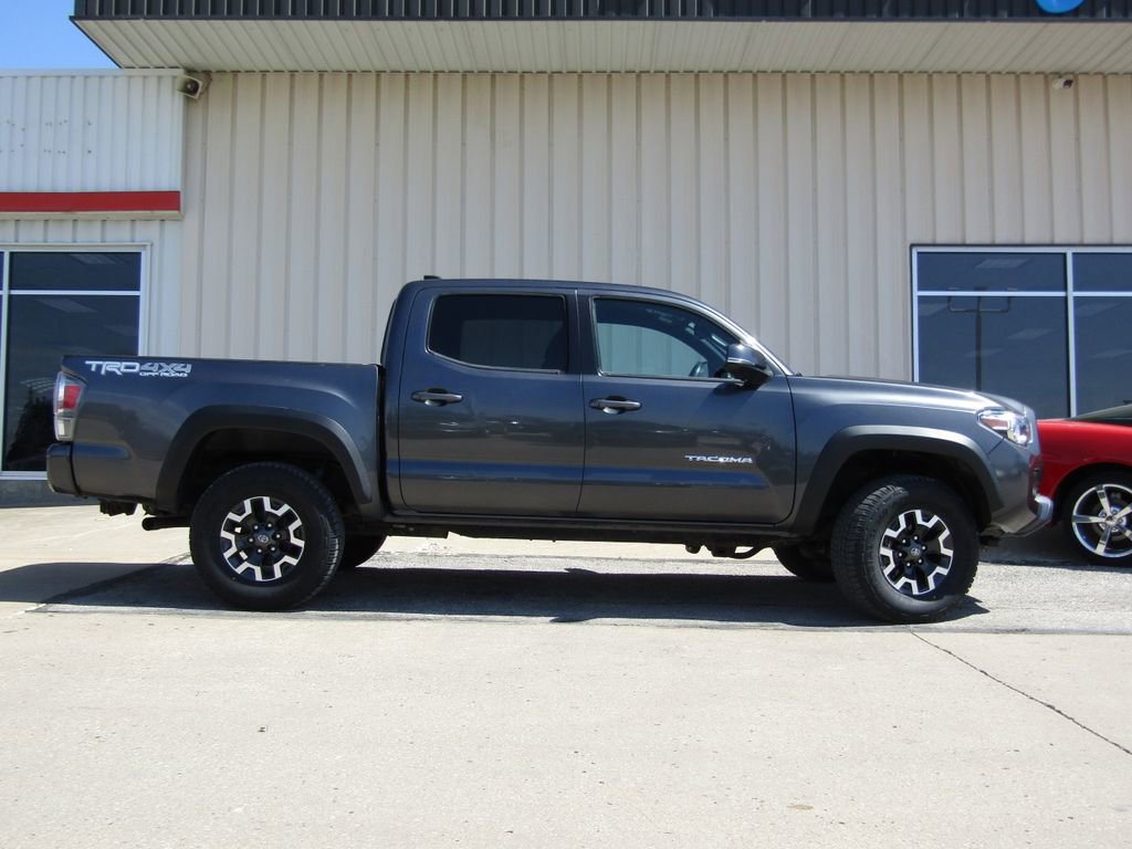 Used 2022 Toyota Tacoma TRD Off-Road w/ Technology Package image 2