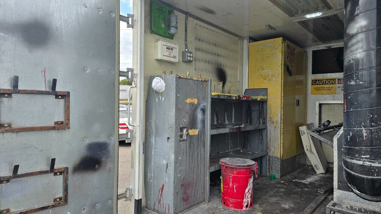 Used 2017 Chevrolet Express 3500 w/ Chrome Appearance Package image 22