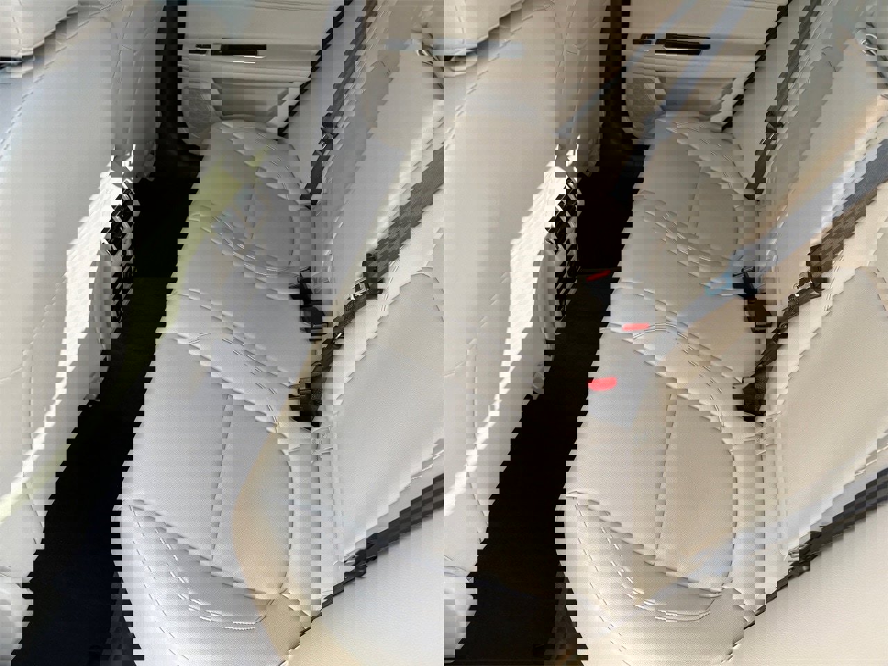 Used 2017 Jaguar XF Premium image 16