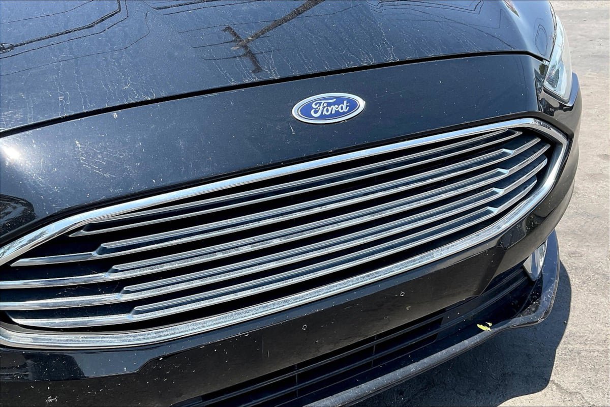 Used 2018 Ford Fusion SE w/ Fusion SE Technology Package FWD image 28