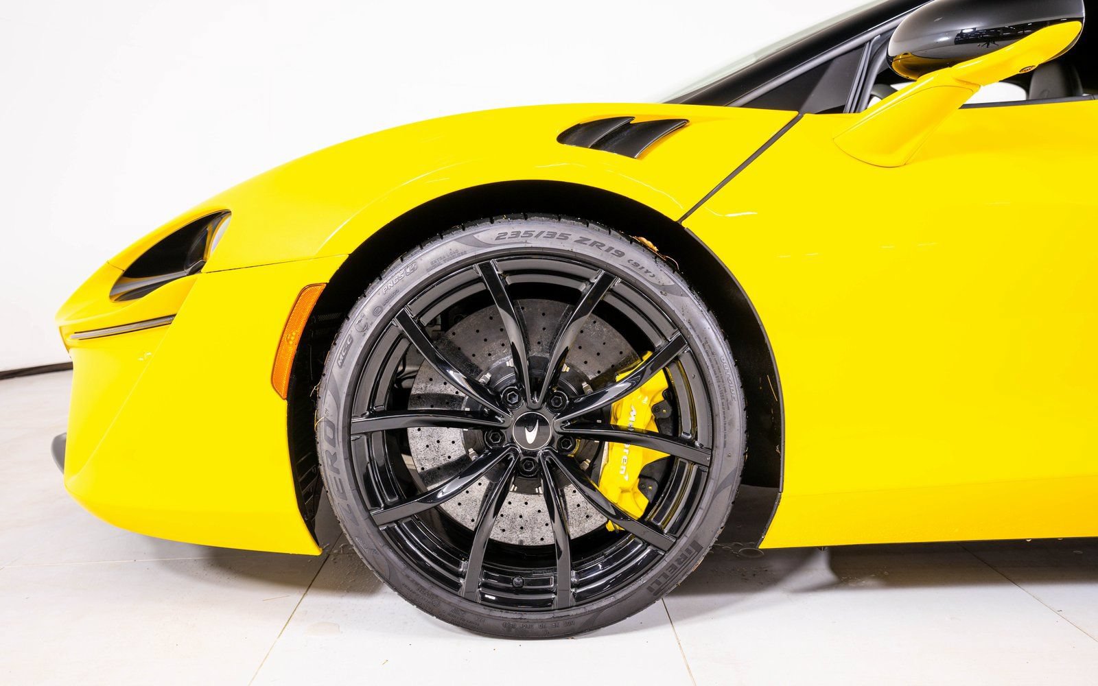 Used 2023 McLaren Artura RWD image 12