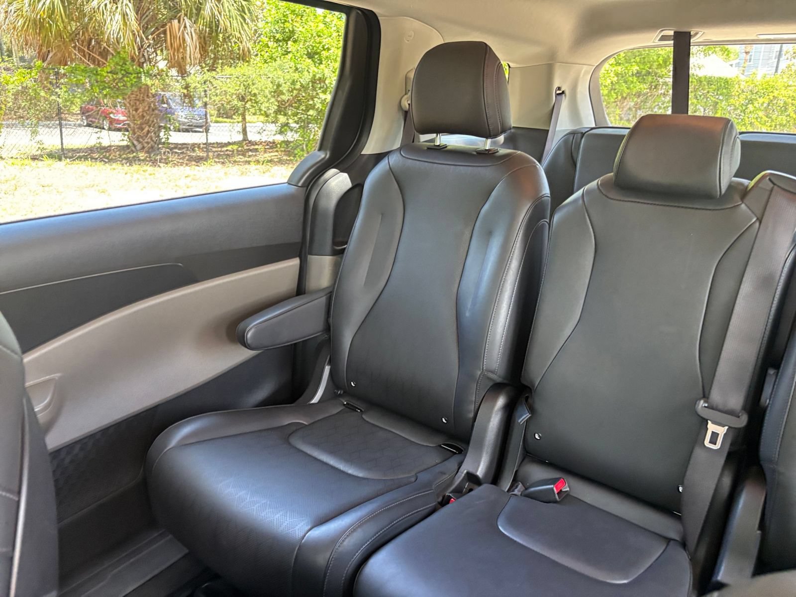 Used 2026 Kia Carnival FWD image 41