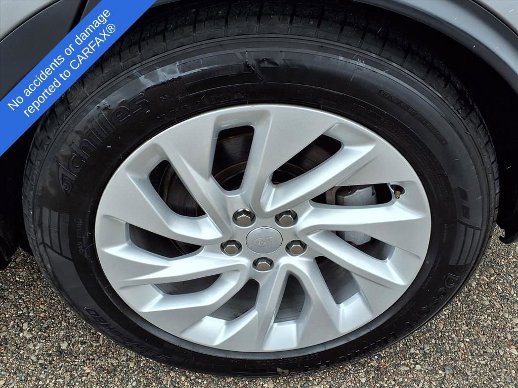 Used 2024 Land Rover Discovery S image 10