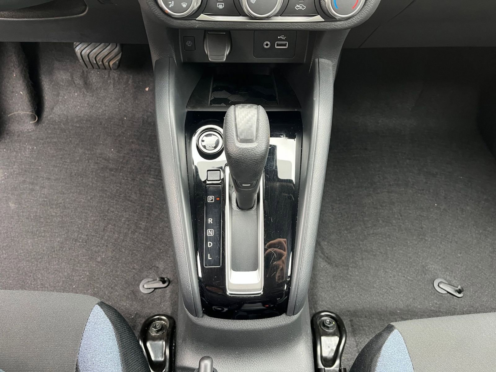 Used 2025 Nissan Versa SV image 39