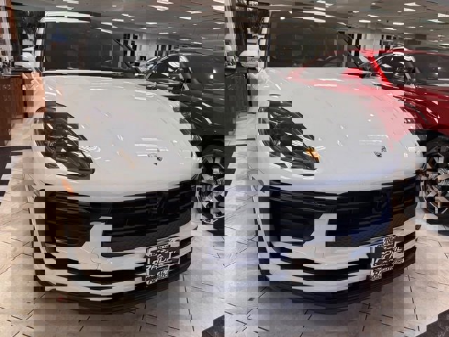 Used 2025 Porsche Macan image 2