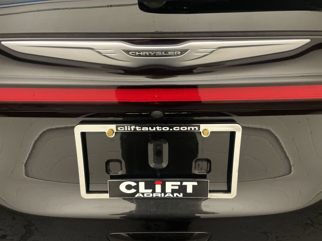 Used 2023 Chrysler Pacifica Touring-L FWD image 24