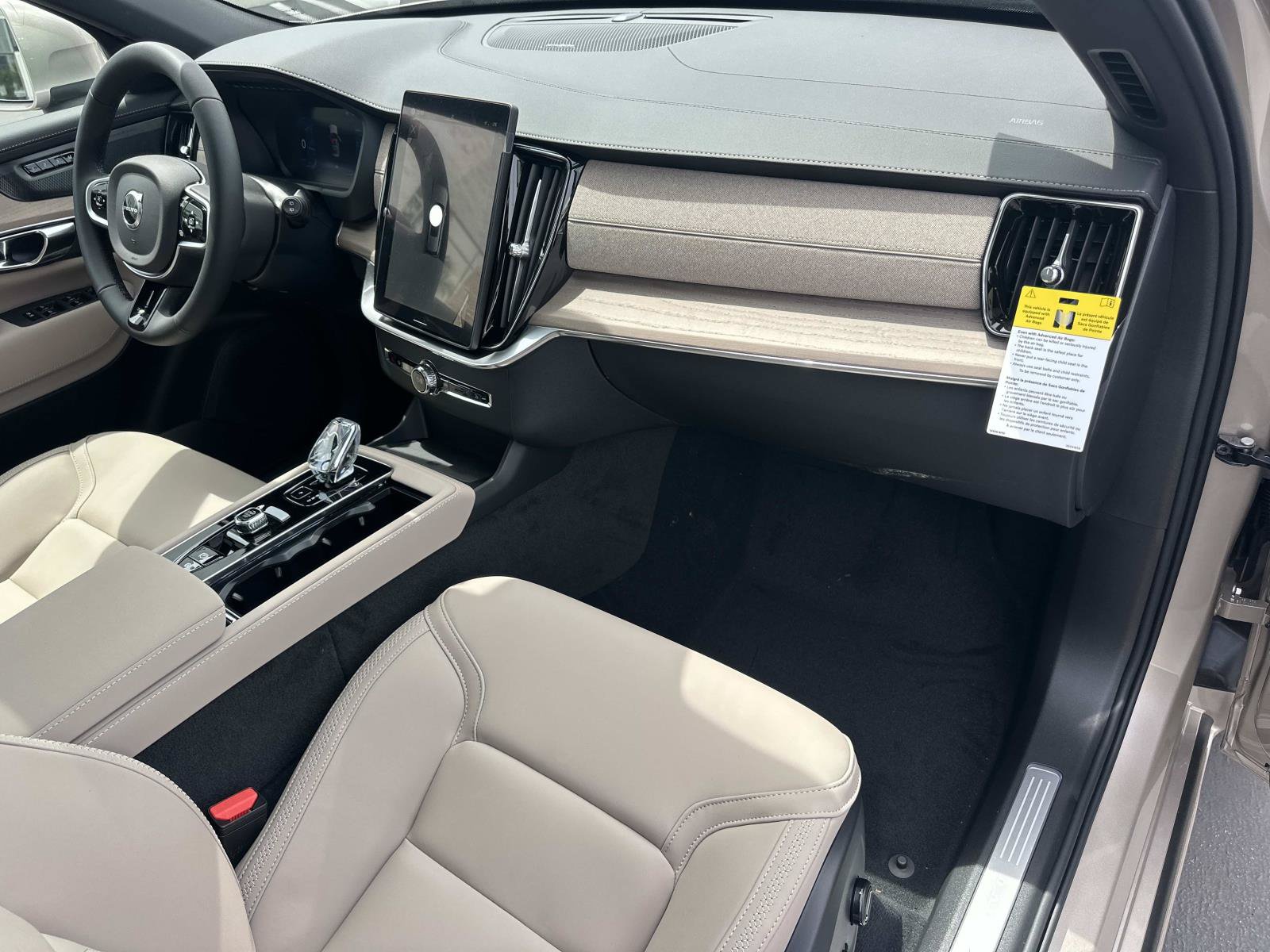 New 2026 Volvo XC90 T8 Plus w/ Protection Package Premier AWD/4WD image 22