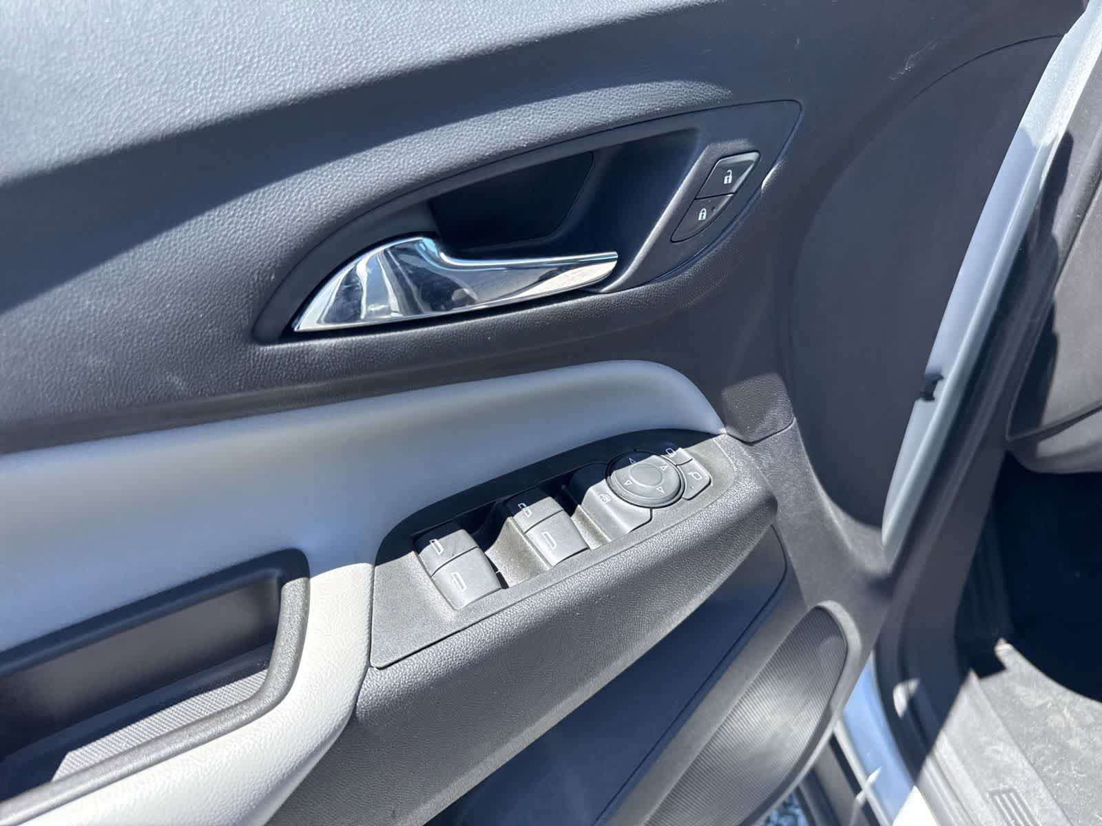 Used 2022 Chevrolet Equinox LS w/ LPO, Floor Liner Package AWD/4WD image 18