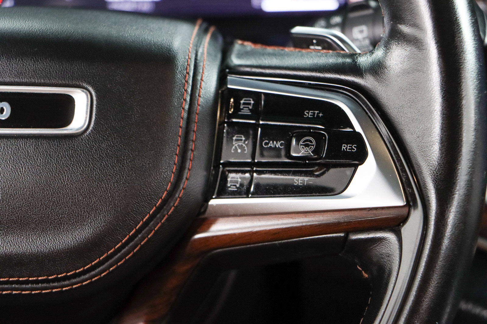 Used 2022 Jeep Grand Cherokee L Summit w/ Advanced Protech Group IV image 14