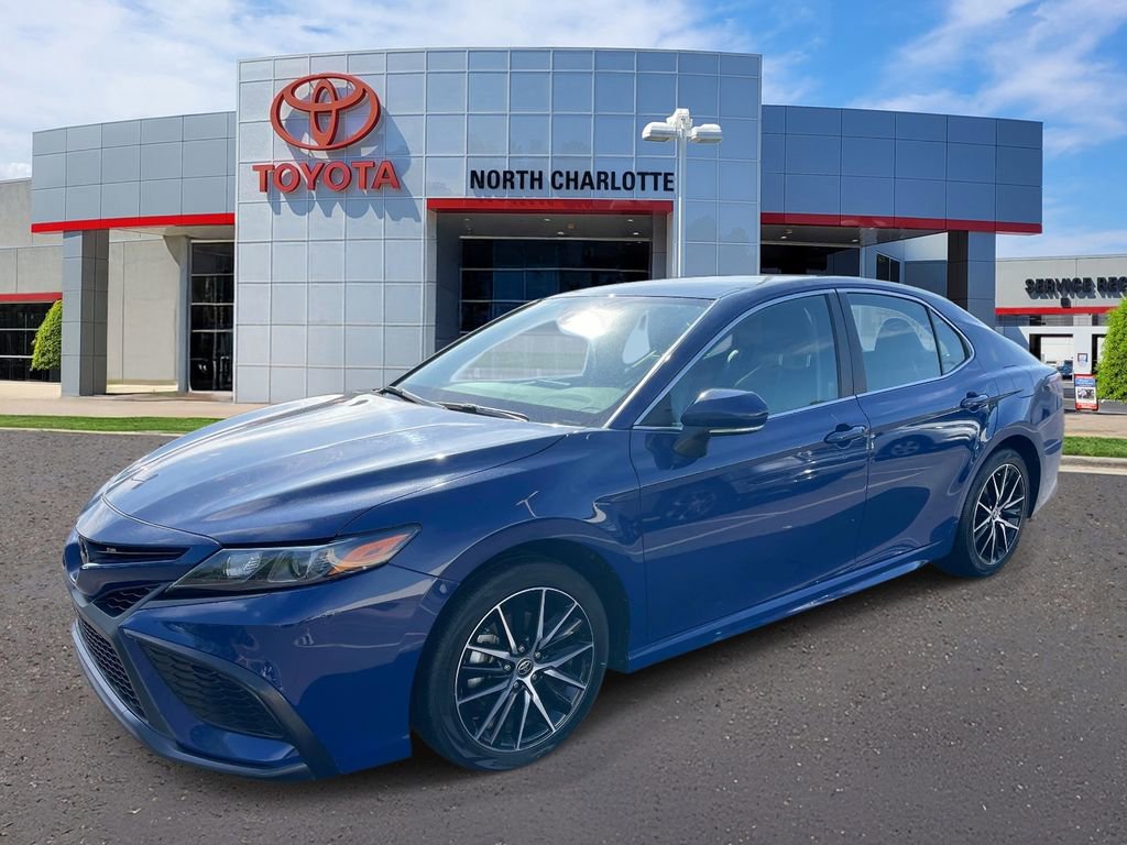 Used 2024 Toyota Camry SE w/ Convenience Package FWD image 6