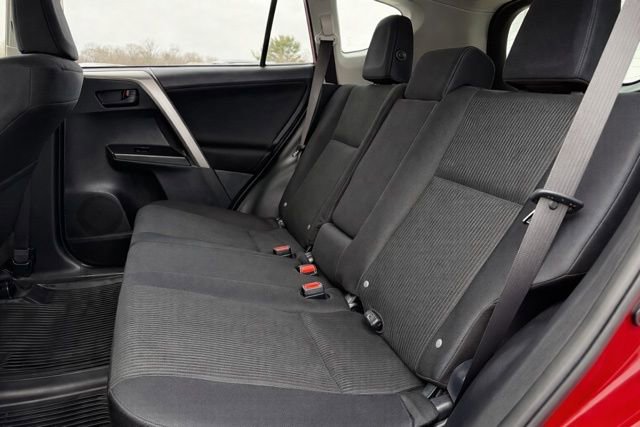 Used 2016 Toyota RAV4 LE image 16