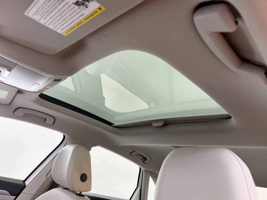 Used 2024 Volkswagen Jetta SE w/ Panoramic Sunroof Package FWD image 27