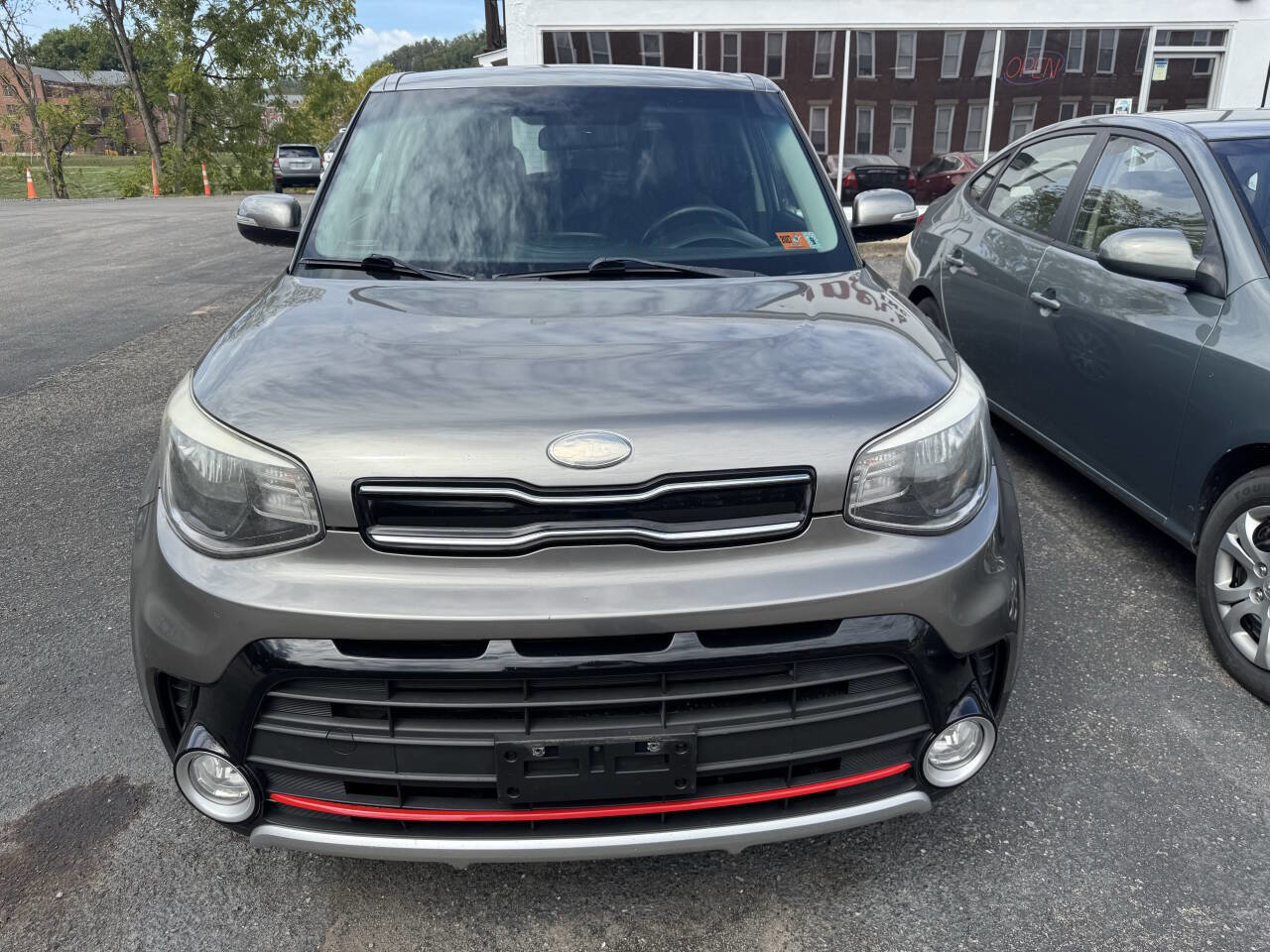 Used 2018 Kia Soul ! image 2