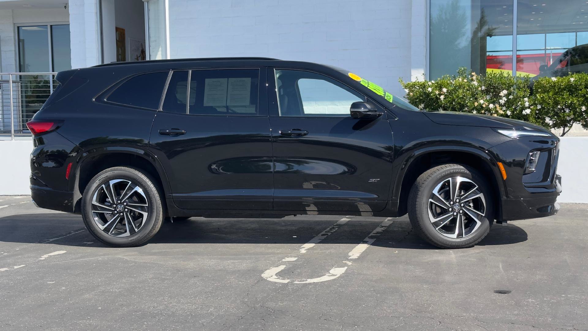 Used 2025 Buick Enclave Sport Touring AWD/4WD image 3