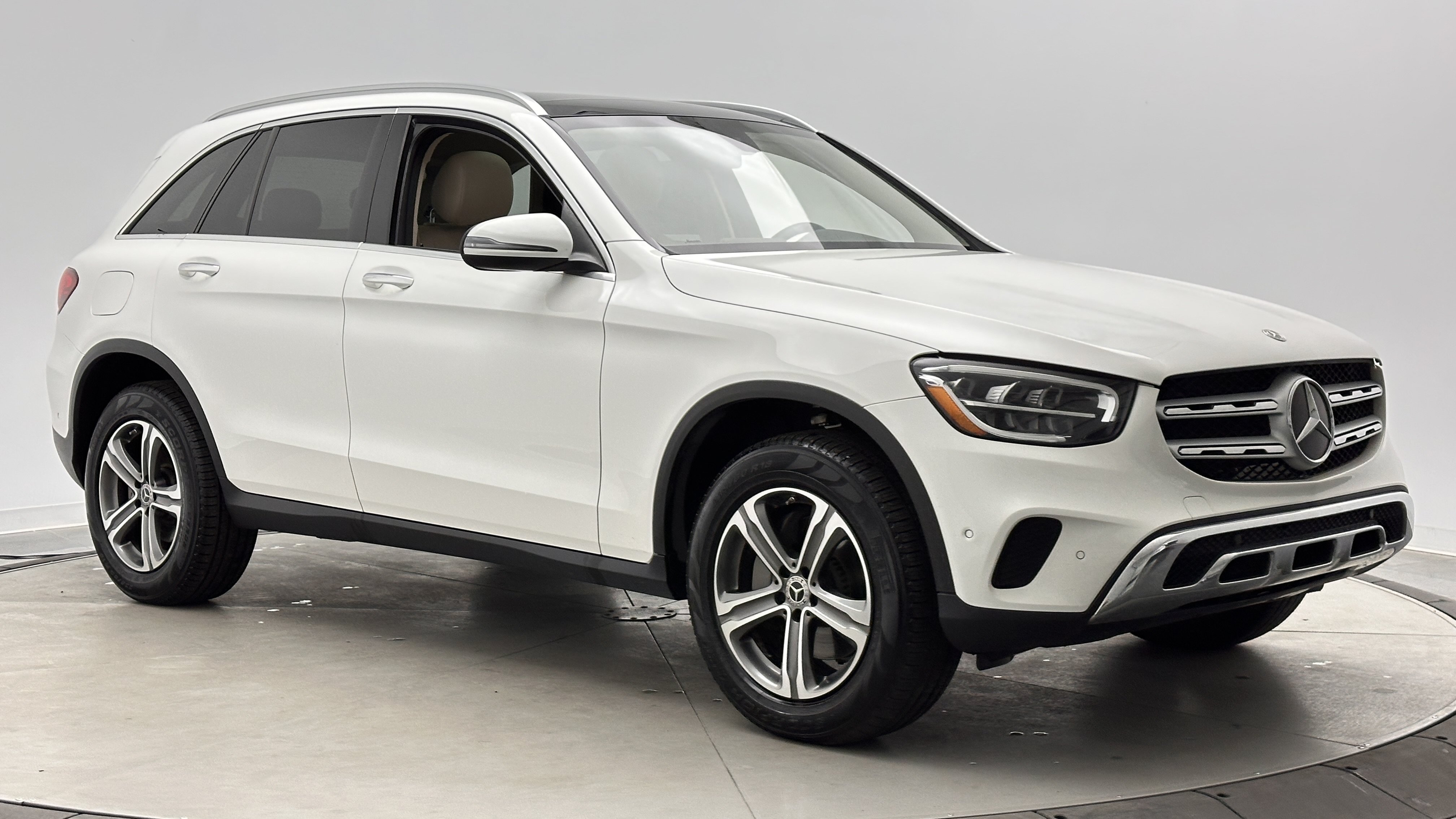 Used 2021 Mercedes-Benz GLC 300 image 3