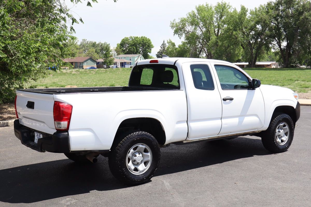 Used 2016 Toyota Tacoma SR AWD/4WD image 4