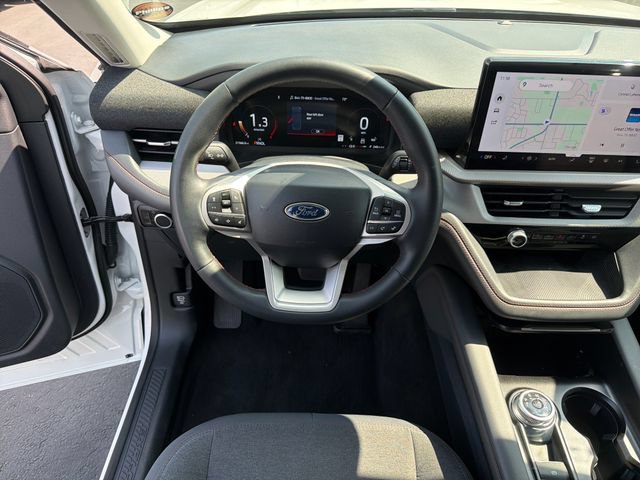 Used 2025 Ford Explorer Active AWD/4WD image 13