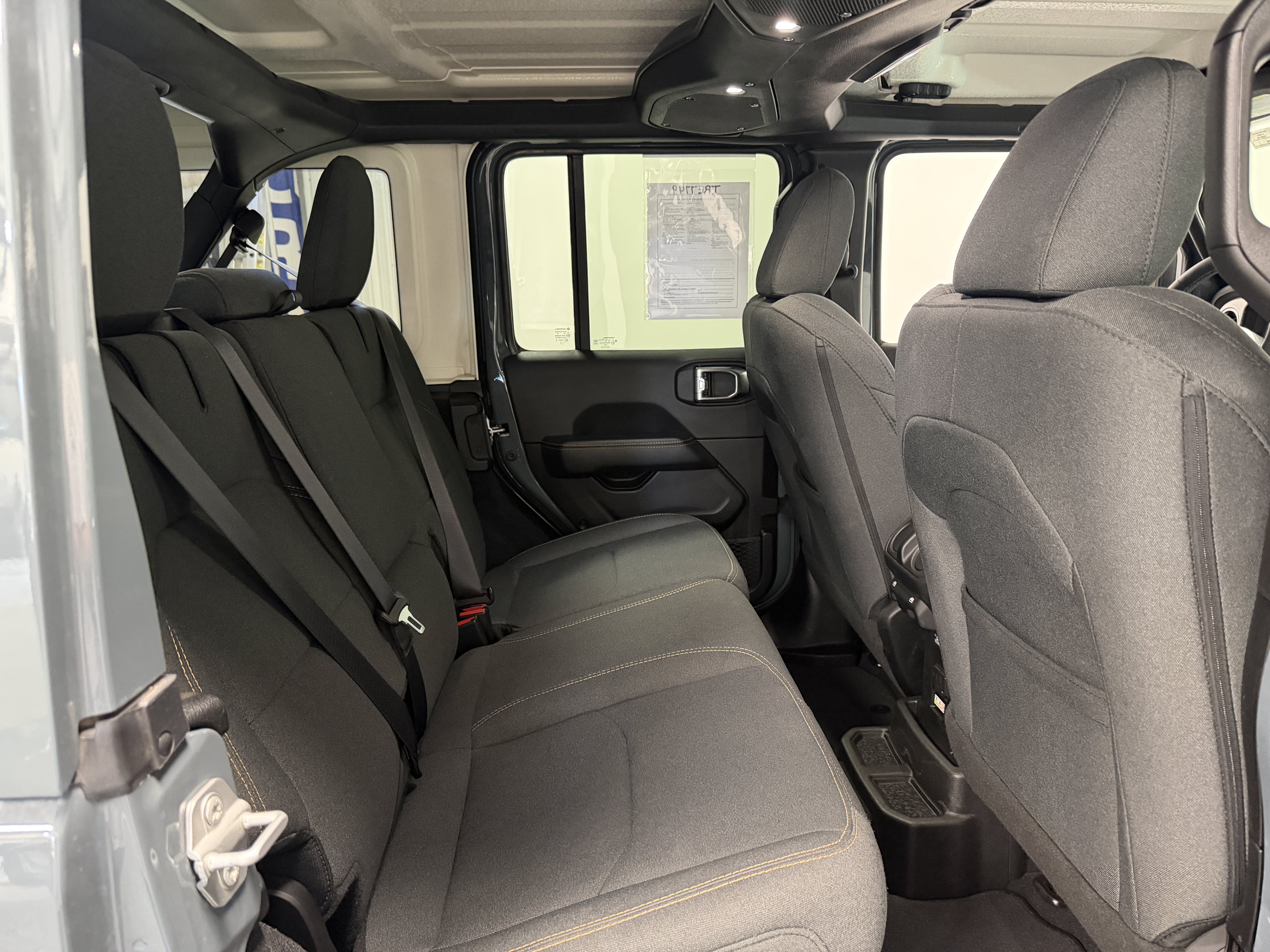 Used 2025 Jeep Wrangler Unlimited Sahara AWD/4WD image 19