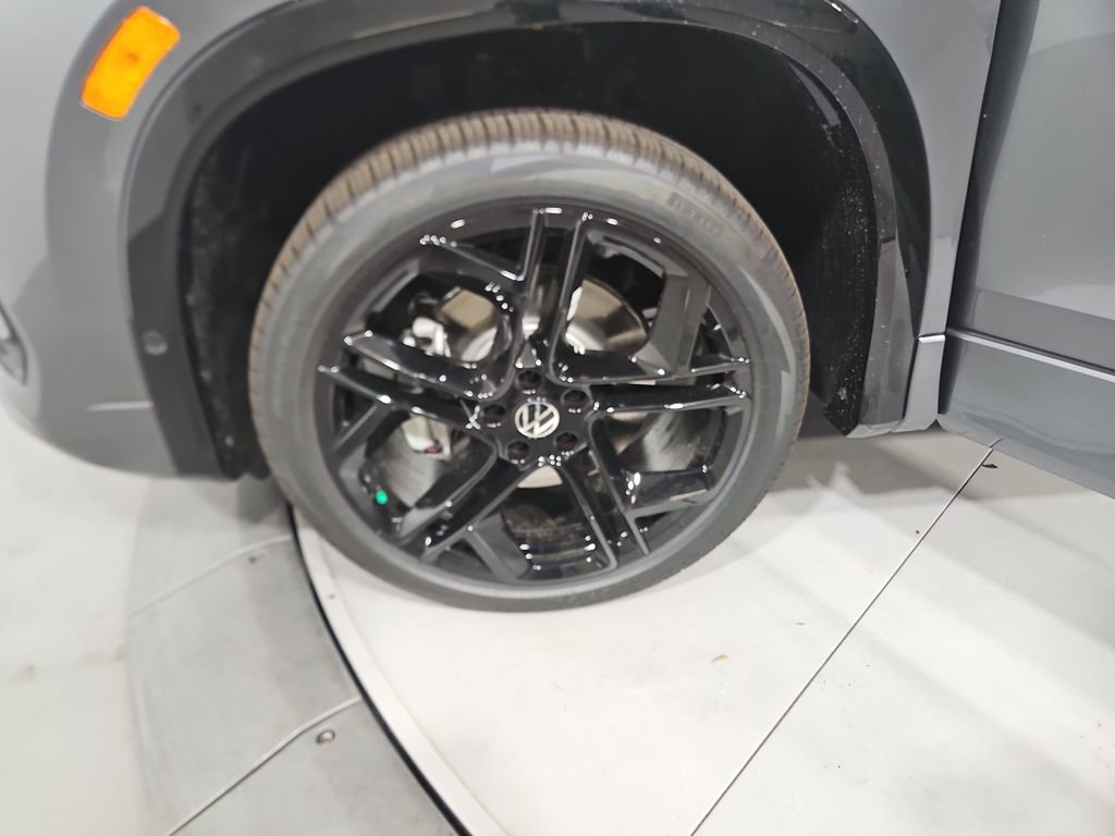 New 2026 Volkswagen Tiguan SE R-Line image 25