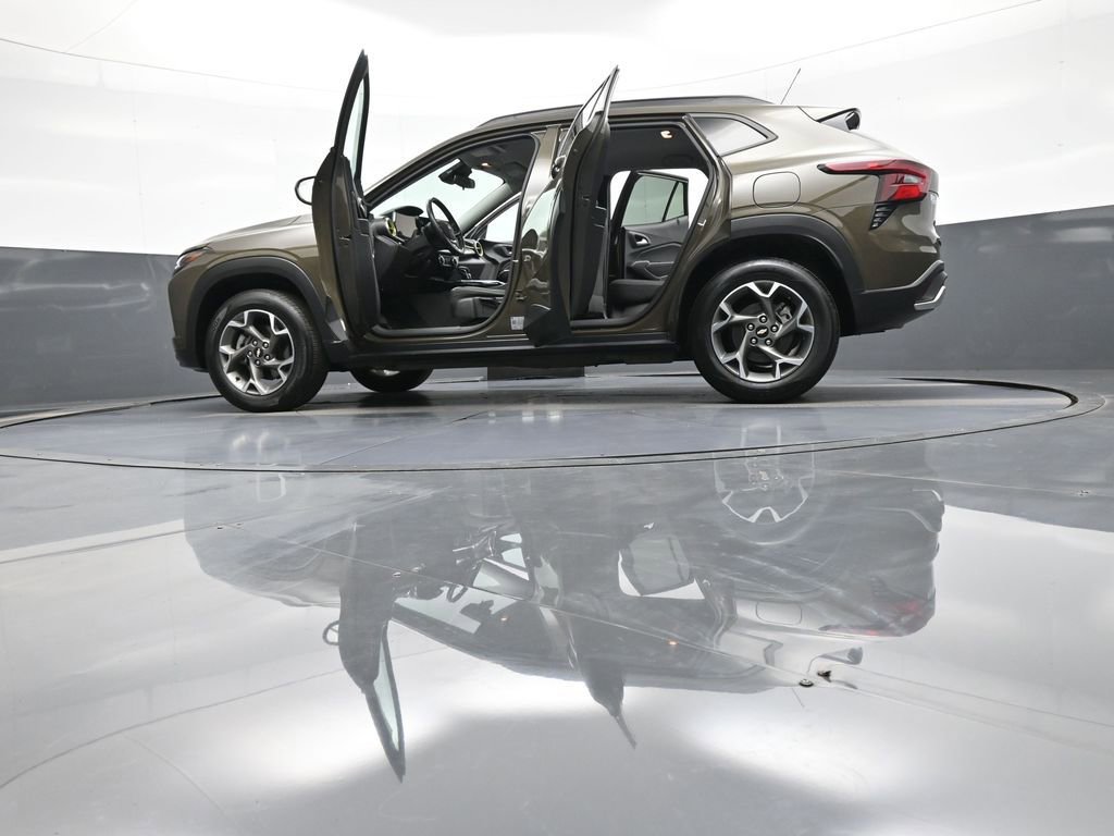 Used 2024 Chevrolet Trax LT w/ Driver Confidence Package image 47