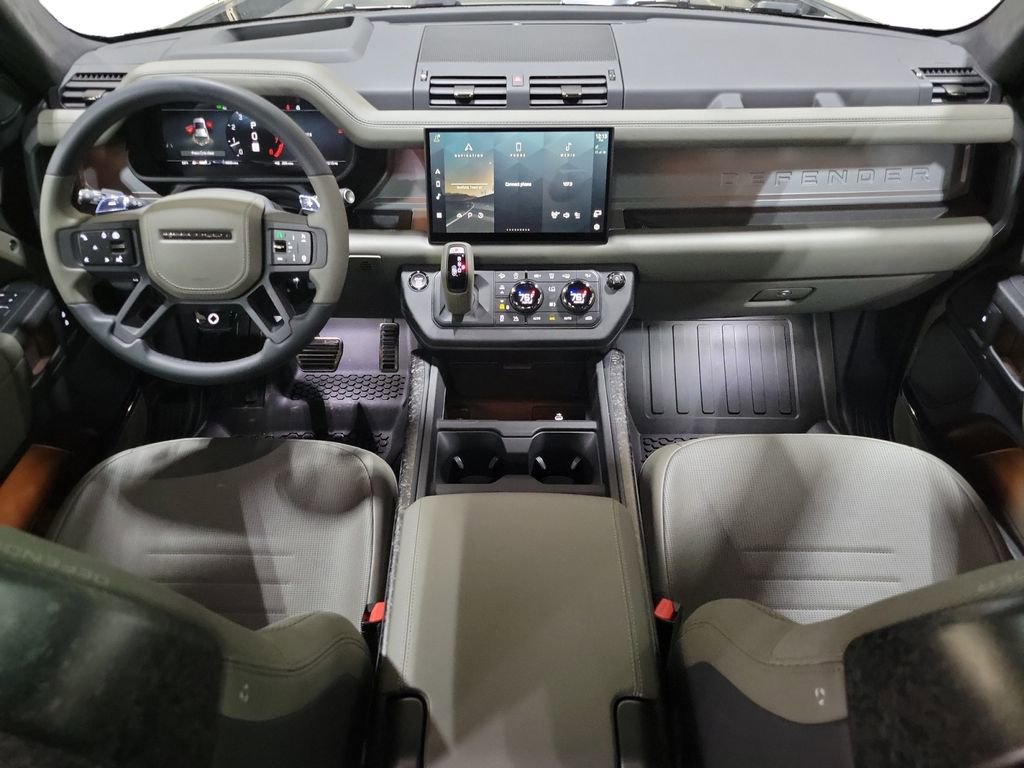 Used 2025 Land Rover Defender 110 image 25