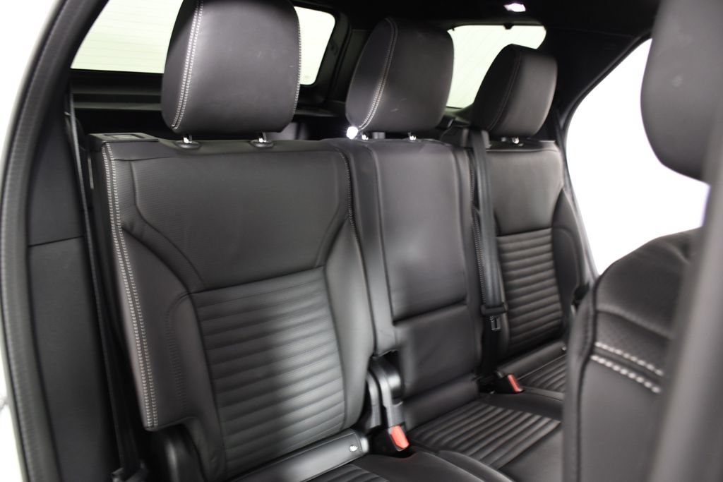 Used 2025 Land Rover Discovery Dynamic SE AWD/4WD image 23