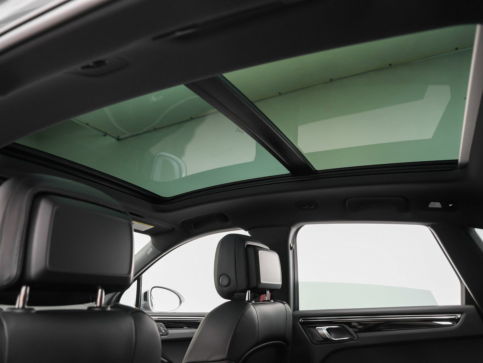 Certified 2025 Porsche Macan image 41