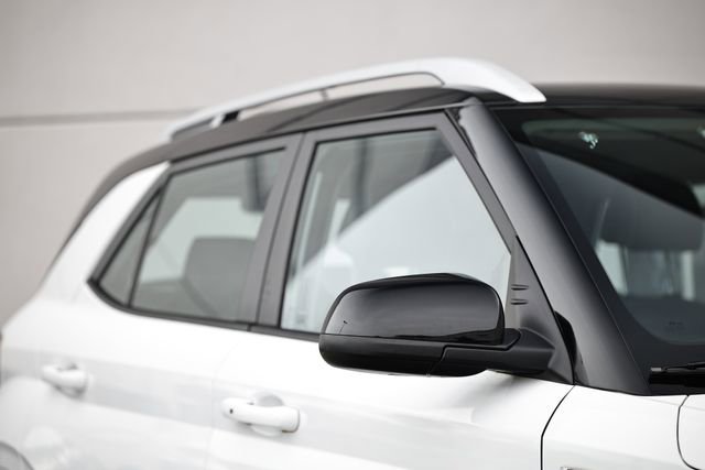 Used 2023 Hyundai Venue Limited image 3