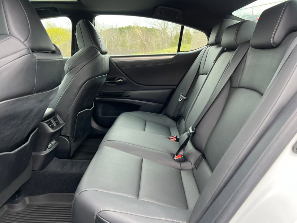 Used 2023 Lexus ES 350 F Sport w/ Accessory Package (Z2) FWD image 5