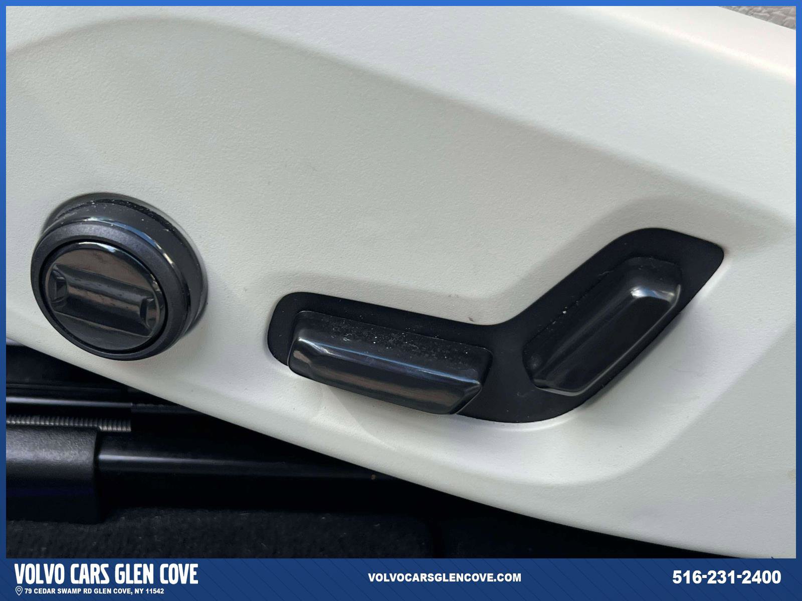 Certified 2025 Volvo XC60 T8 Plus AWD/4WD image 18