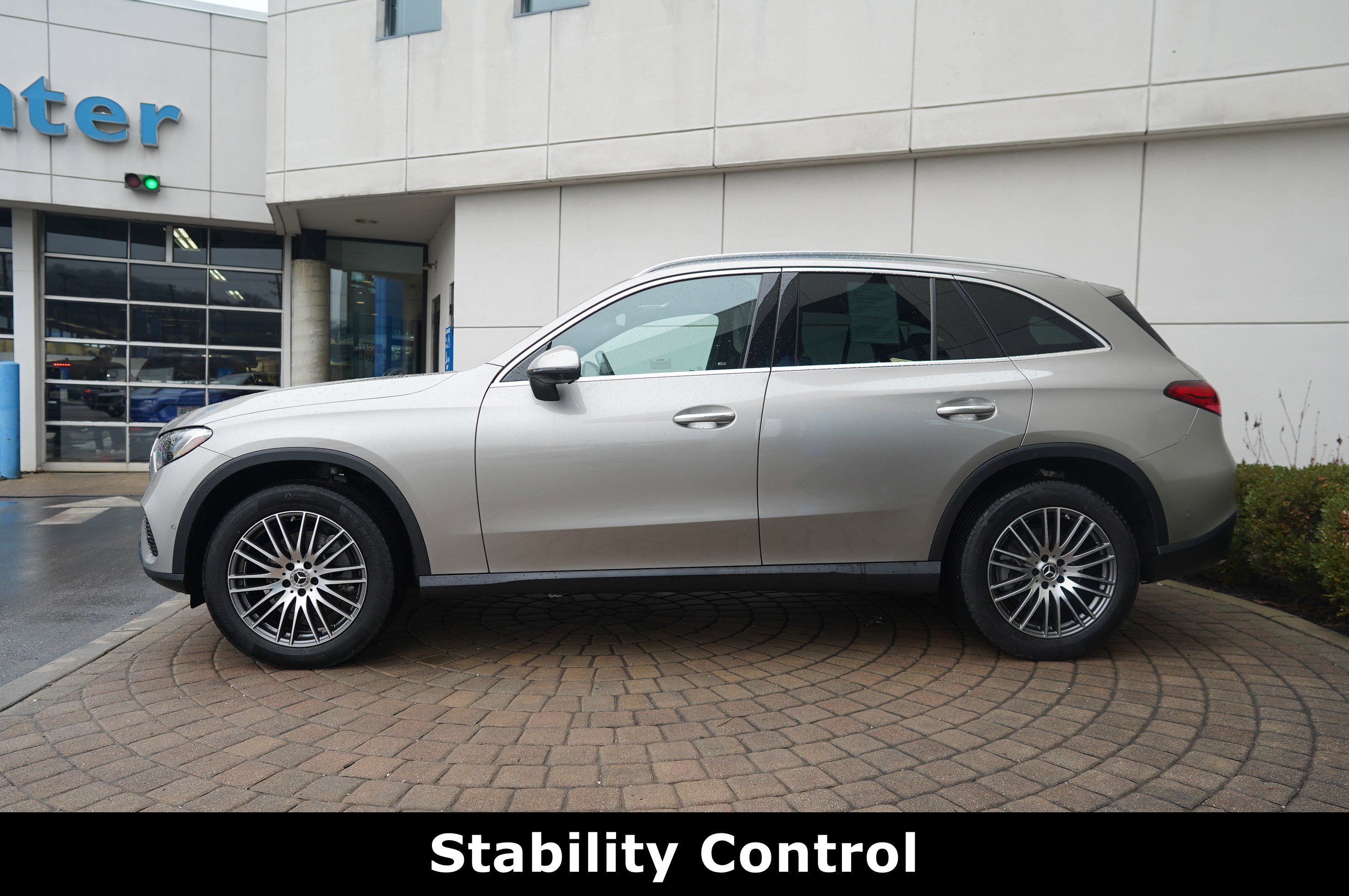 Used 2024 Mercedes-Benz GLC 300 4MATIC image 18